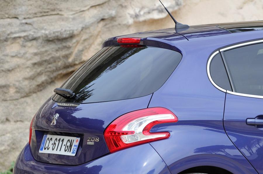  Peugeot 208 5-Door 2012 года  (фото 49 из 73)